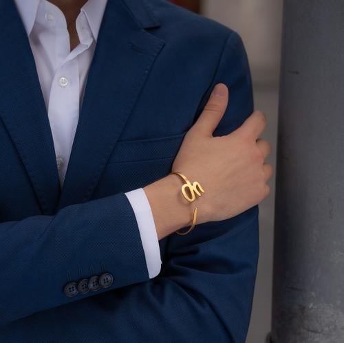 اساور حروف بتصميم فخم