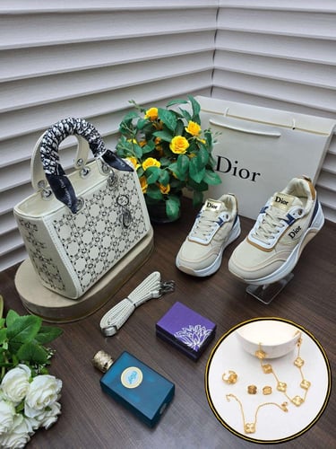 بوكس ديور نسائي نشطة و شوز مع الاكسسوارات