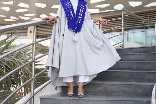 تفصيل عبايات تخرج فخمه تصميم وتطريز بالاسم والشكل...