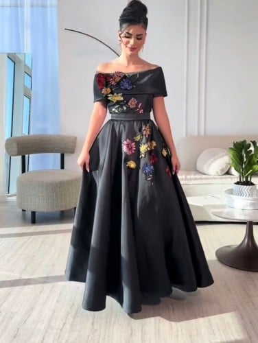 فستان نسائي اسود مع نقش الورد