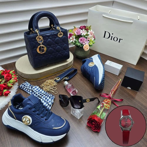 طقم نسائي شنطه وشوز سبورت ماركة ديور