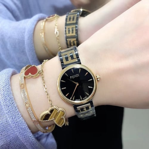 ساعه فندي نسائي