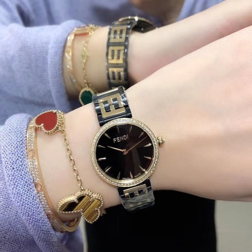 ساعه فندي نسائي