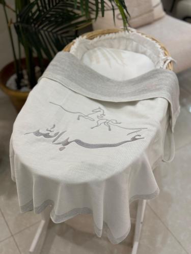 بطانية لون رمادي