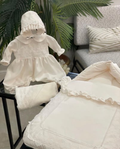 طقم مواليد اوف وايت 4 قطع