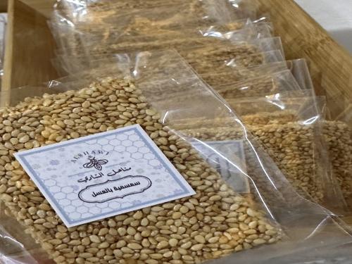 سمسمية بالعسل الحبه