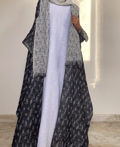 عباية لينن مع فستان لينن ابيض