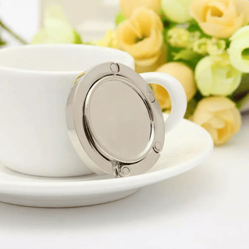 خطاف انيق لتعليق الحقيبة للموظفين والموظفات للجامع...