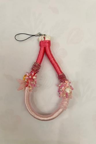 تعليقة جوال (وردي) | Handmade Keychain Charms (Pin...