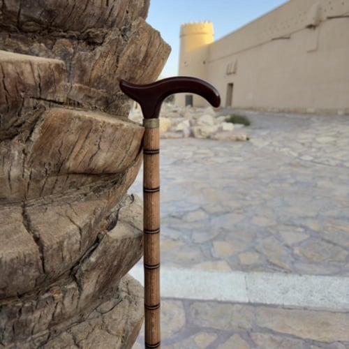 عصا مريحة من خشب الجوز - صناعة إسبانية راقية بمقبض...