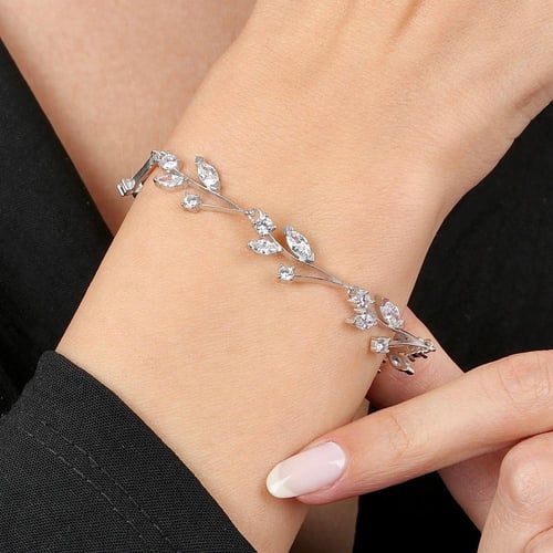 طقم فضة كلاسيكي بتصميم عصري فخم يعكس ذوقك الرفيع