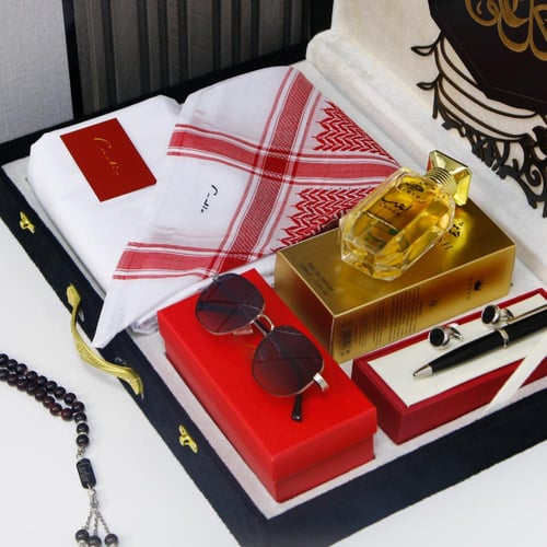 بوكس إهداء رجالي فخم بتصميم أنيق مع منتجات مختارة...