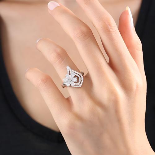 خاتم مميز من الفضة الخالصة مصاغة بتصميم قطرة مطعمة...