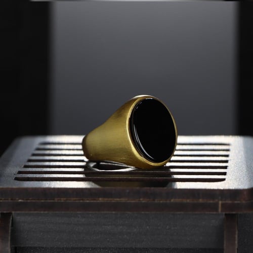 خاتم أنيق مرصع بحجر أونكس بيضاوي مميز ومصاغ من الف...