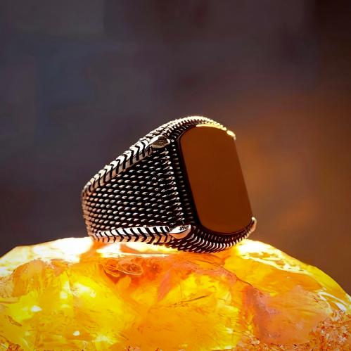 خاتم راقي بحجر عقيق أحمر مميز ومصاغ من الفضة الإست...