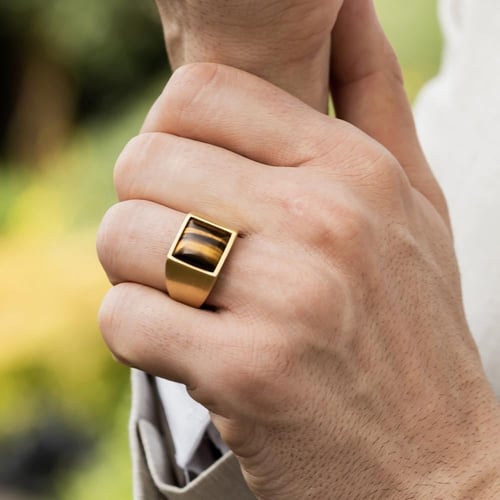 خاتم فضة أنيق بحجر مربع مميز عقيق عين النمر الطبيع...