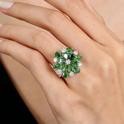 خاتم راقي بأحجار زمرد مميزة - مصاغ من الفضة الخالص...