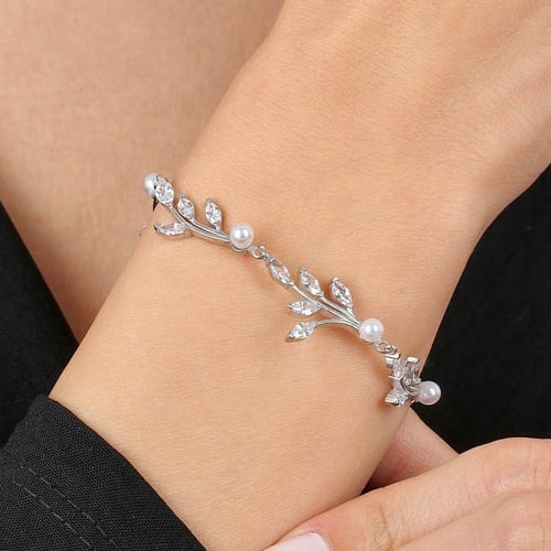 طقم فضة مصاغ بلمسة من الفخامة مرصع بأججار اللؤلؤ و...