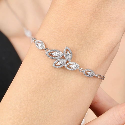 تألقي بطقم فضة خالصة عيار 925 مرصع بأحجار وفصوص سو...