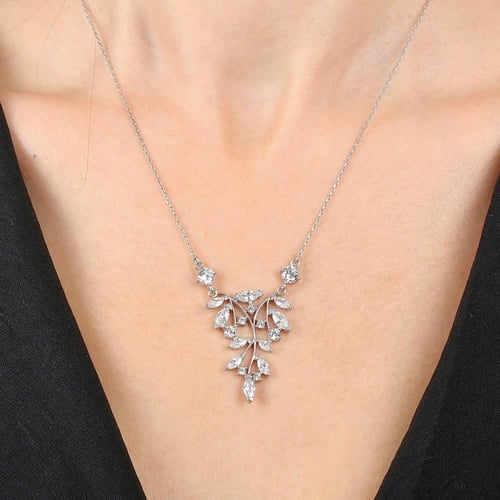 طقم فضة نسائي راقي بتفاصيل دقيقة وأحجار سوارفيسكي...