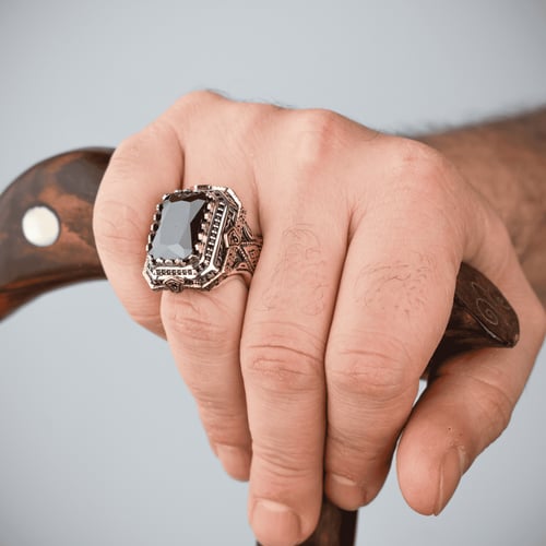 خواتم فاخرة بصياغة يدوية فائقة وتفاصيل دقيقة من ال...