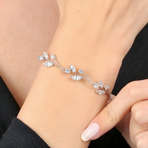 طقم فضة ناعم يدمج بين فخامة التصميم وجمال الطبيعة...