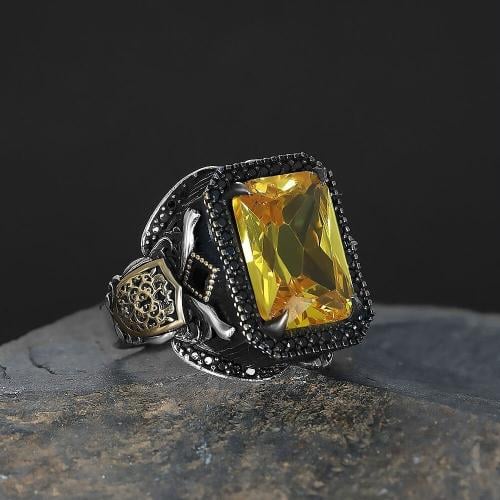 خاتم فاخر مرصع بحجر سترين محاط بفصوص نانو رزكون مم...