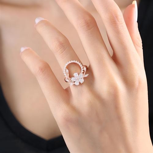 خاتم بصياغة راقية من الفضة الخالصة مطعم بفصوص سوار...