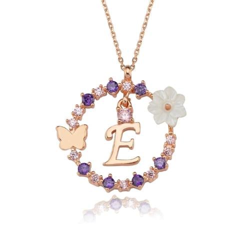 سلسال فضة فريد مطلي بالذهب بحرف (E)، يزدان بفراشة...