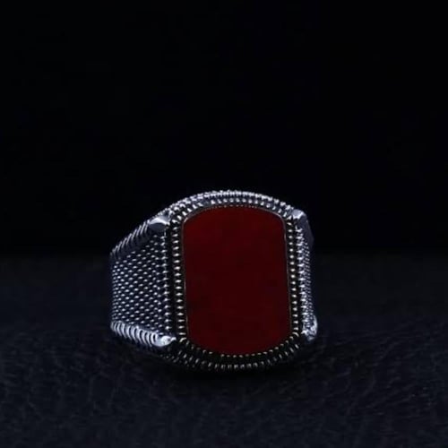 خاتم راقي بحجر عقيق أحمر مميز ومصاغ من الفضة الإست...
