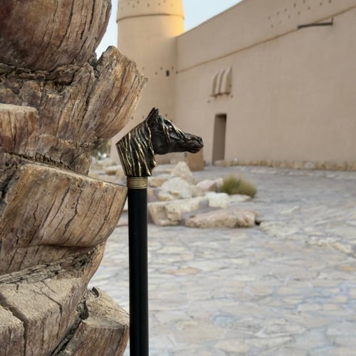 عصا راقية بمقبض رأس حصان أسود فخم - صناعة إسبانية...