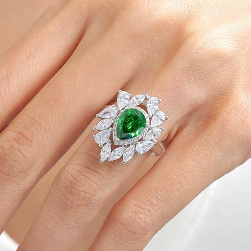 خاتم فخم من الفضة الخالصة بحجر زمرد راقي محاط بفصو...