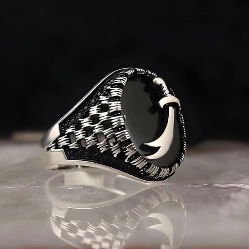 خاتم بحجر عقيق أنيق و بصياغة راقية من الفضة الخالص...