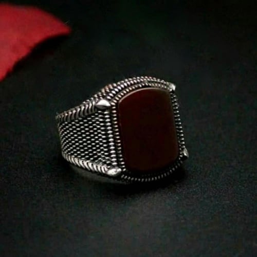 خاتم راقي بحجر عقيق أحمر مميز ومصاغ من الفضة الإست...