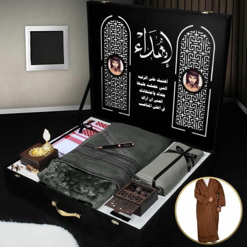 بوكس شتوي رجالي فاخر يتميز بخلفية خشب راقية بصورة...