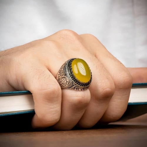 خاتم فاخر مصاغ بنقش راقي من الفضة الخالصة و مرصع ب...