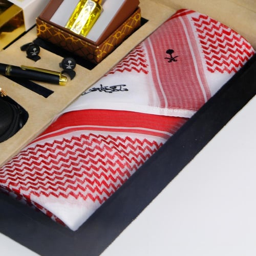 بوكس هدية عيد ملكية خاصة بلمسة فخامة استثنائية