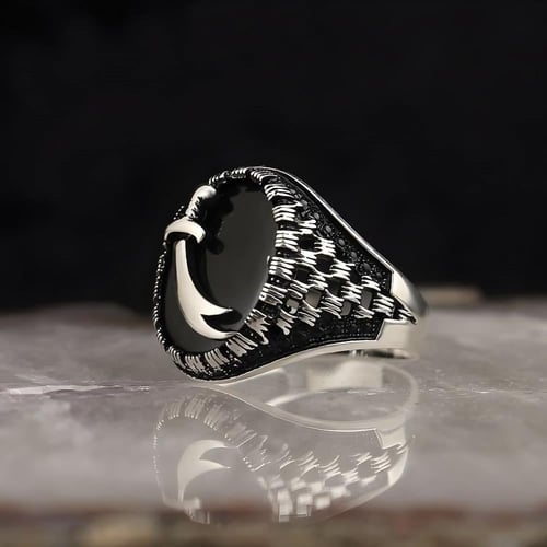 خاتم بحجر عقيق أنيق و بصياغة راقية من الفضة الخالص...