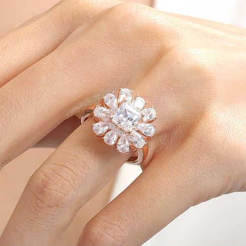 خاتم راقي بصياغة أنيقة ومميزة تصميم الزهرة من الفض...