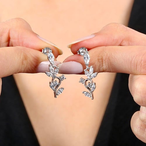 طقم فضة لإطلالة تنبض بالفخامة واللمعان مع أحجار وف...