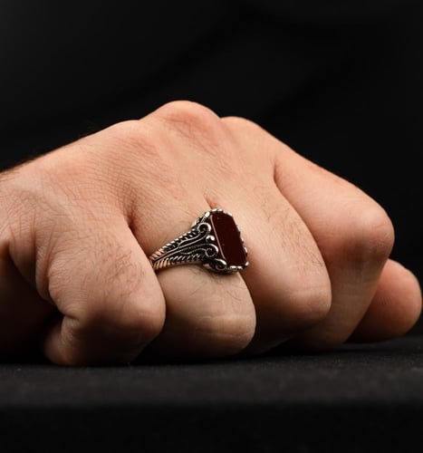 خاتم فضة أنيق بحجر عقيق أحمر مميز وتفاصيل منحوتة ب...