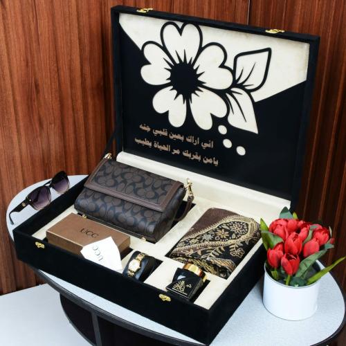 بوكس نسائي شتوي فاخر يجمع بين الدفء والفخامة في هد...