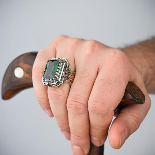 خواتم فاخرة بصياغة يدوية فائقة وتفاصيل دقيقة من ال...