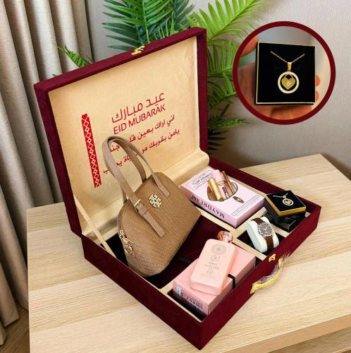بوكس هدية عيد نسائي بتفاصيل مختارة بعناية تجسد الأ...