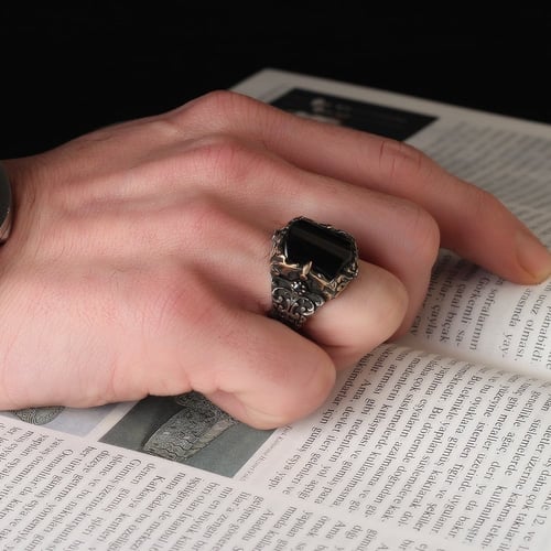 خاتم رجالي فخم فضة خالصة مرصع بحجر عقيق أسود راقي