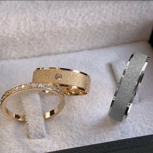 طقم راقي بدبلتين مع محبس أنيق من الفضة الخالصة الم...