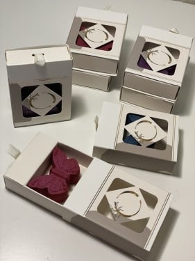 درزن توزيعات بخور الفراشه