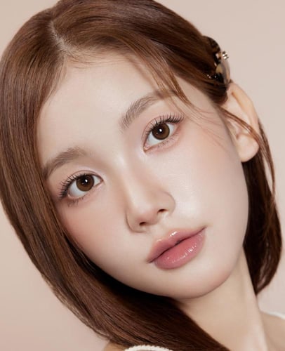 عدسات LOLOA لون العدسة : داليا براون