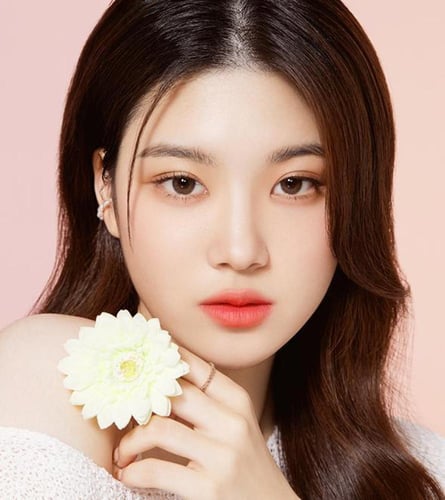 عدسات LOLOA لون العدسة : شوكولاته