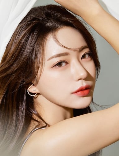 عدسات LOLOA لون العدسه : لوتس